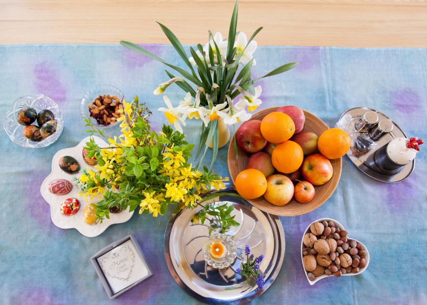 velikonočna miza -hrana in okraski 