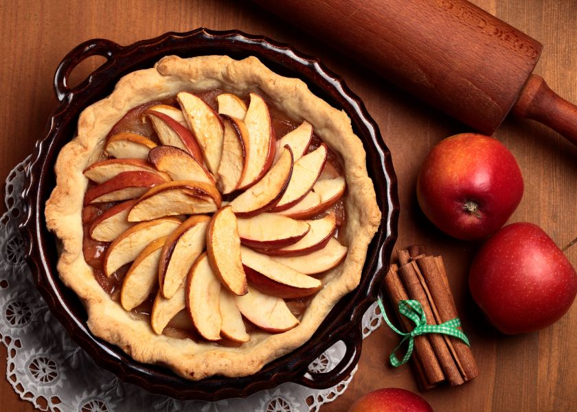 Jabolčna pita v keramičnem pekaču