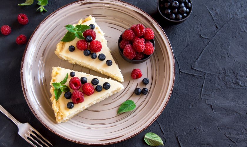 Malinov cheesecake brez pečenja