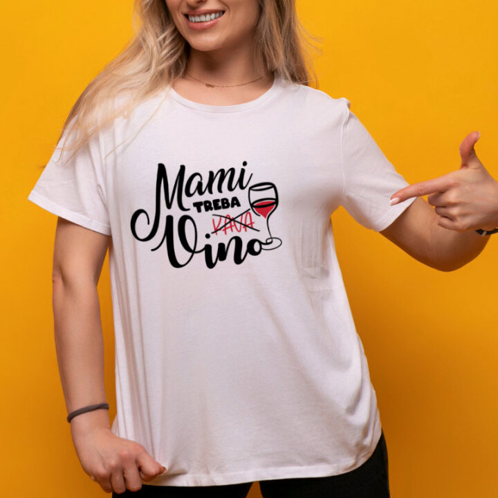 ŽENSKA MAJICA S HUMORISTIČNIM NAPISOM 