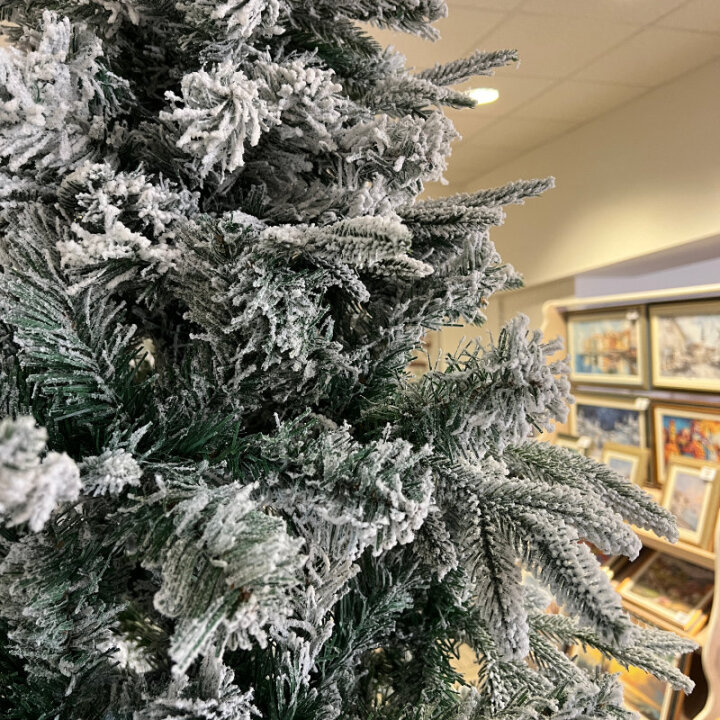 BOŽIČNO DREVO FROSTY S SNEGOM IN KOVINSKIM STOJALOM 180 CM