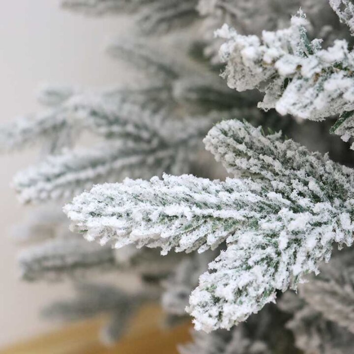 UMETNO BOŽIČNO DREVO ARCTICA S SNEGOM IN KOVINSKIM STOJALOM 240 cm