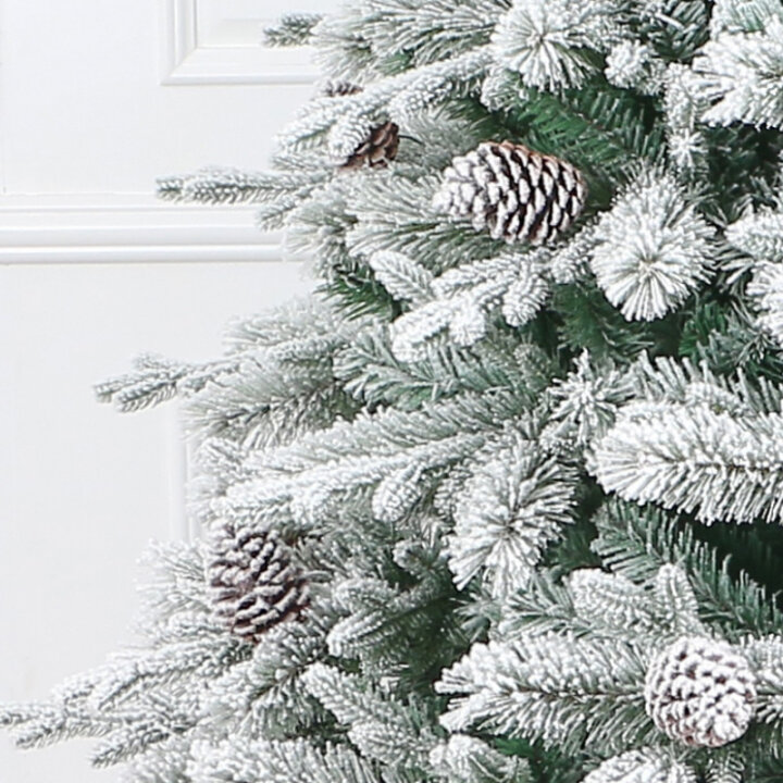 UMETNO BOŽIČNO DREVO AURORA S SNEGOM, STORŽI IN KOVINSKIM STOJALOM 240 cm