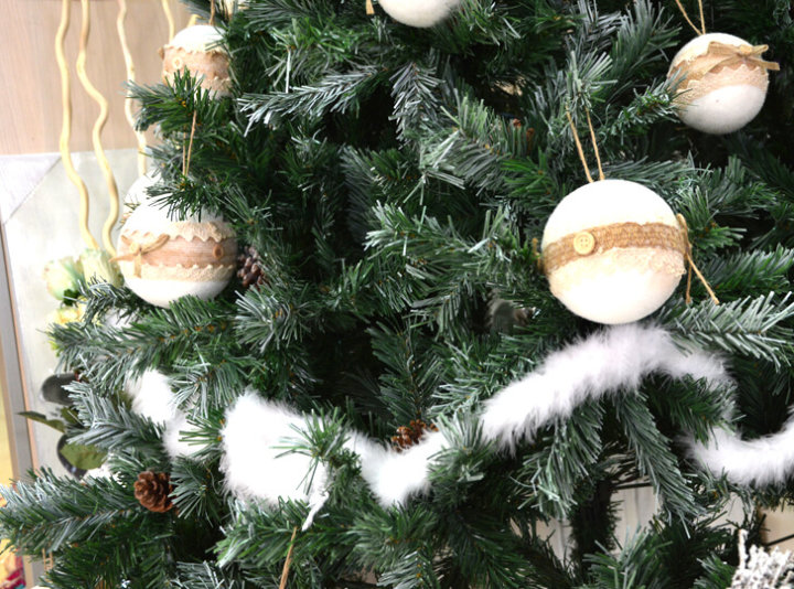 Božićno drvce sa češerima