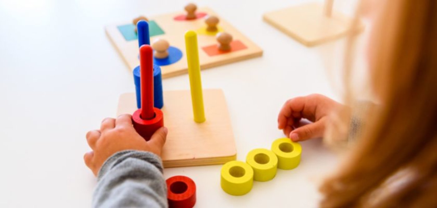Kaj so igrače Montessori?